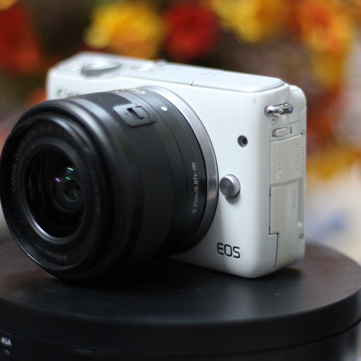 Máy ảnh Canon M10 kèm ống kính