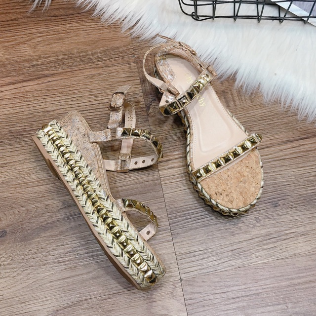 Sandal louboutin quai ngang viền đinh fullbox Tốt Nhất