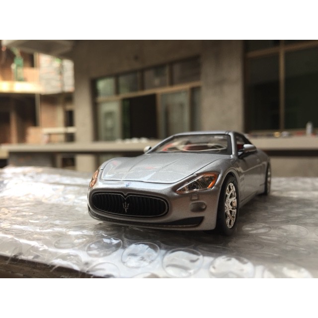 Mô Hình xe maserati GT tỷ lệ 1:32 chính hãng BBURAGO