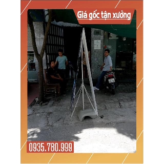 Standee đế nước chống gió 2 mặt poster