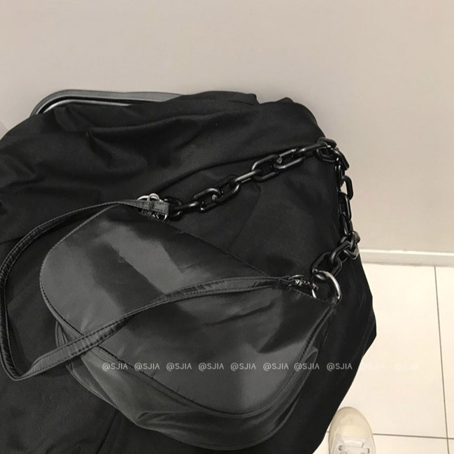 Túi Xách Dây Xích Phong Cách Jennie Thời Trang Cho Nữ | BigBuy360 - bigbuy360.vn