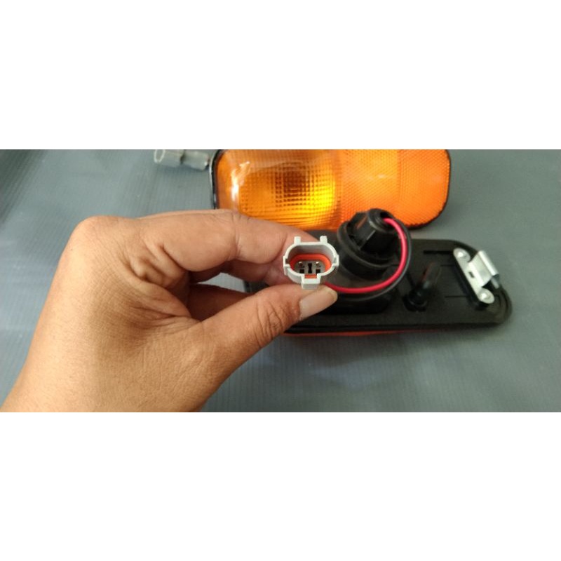 Đèn xi nhan hông cửa xe hyundai hd65 hd72 mighty 2 pamax