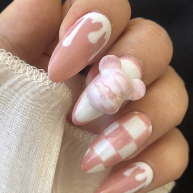 charm nail gấu bearbrick