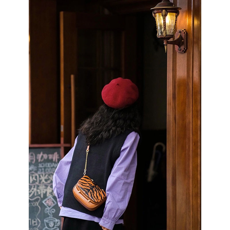 Set Áo Len Không Tay Họa Tiết Hoa Và Áo Sơ Mi Dáng Rộng Phong Cách Ngọt Ngào Cho Nữ