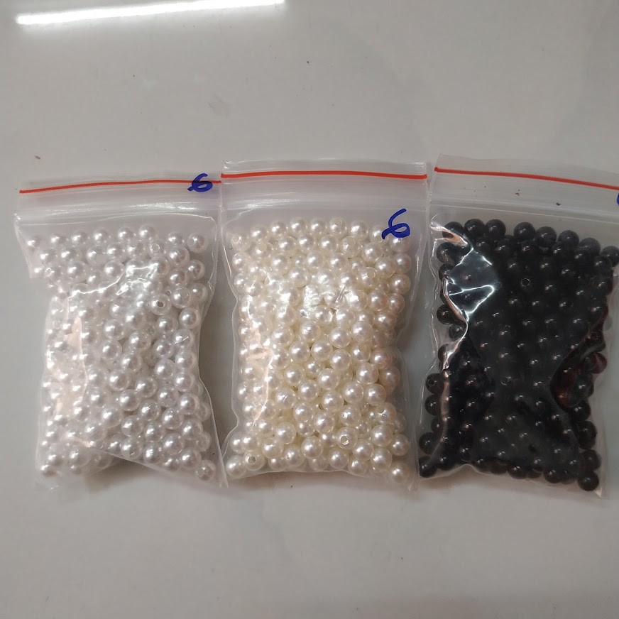 25gr hạt bẹt, ngọc trai giả/ nhựa 3 màu trắng, kem, đen size 6-8-10 ly