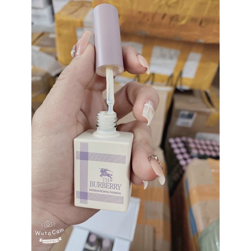 sơn gel Trắng Sữa Burberry