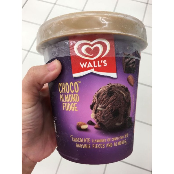 KEM WALL'S HŨ LỚN CHOCO ALMOND FUDGE 750ML