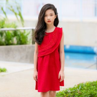 Váy đỏ bé gái