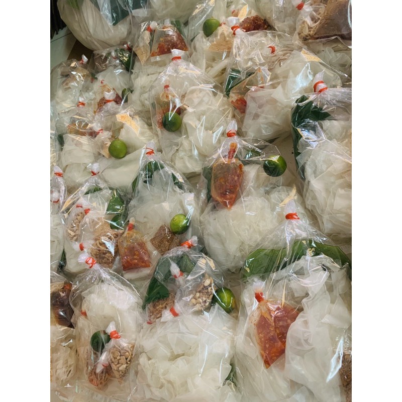 Bánh tránh phơi sương sốt me, ớt rim, muối hành phi | BigBuy360 - bigbuy360.vn