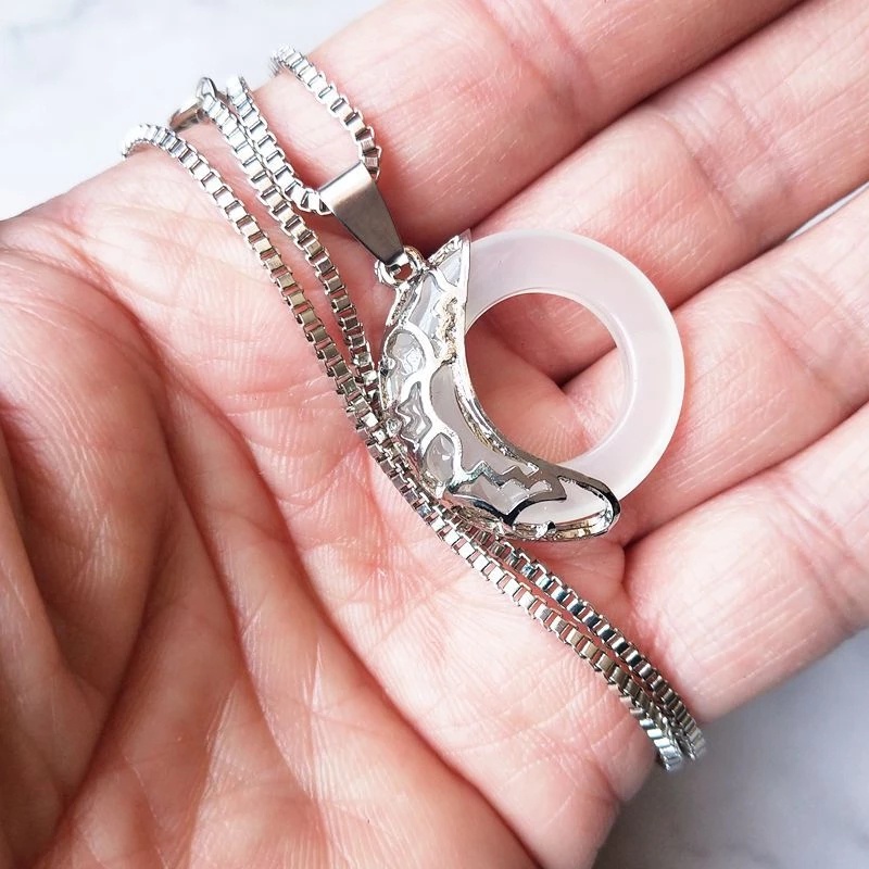 Vòng cổ mặt ngọc bích giả màu trắng đen hình phượng hoàng cổ điển