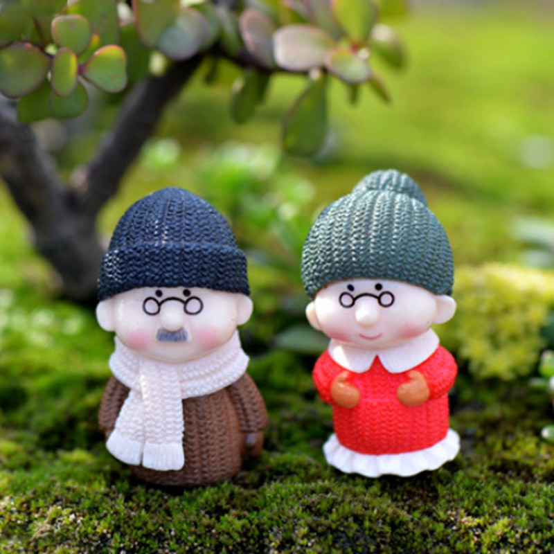 Set 2 Mô Hình Ông Bà Trang Trí Sân Vườn