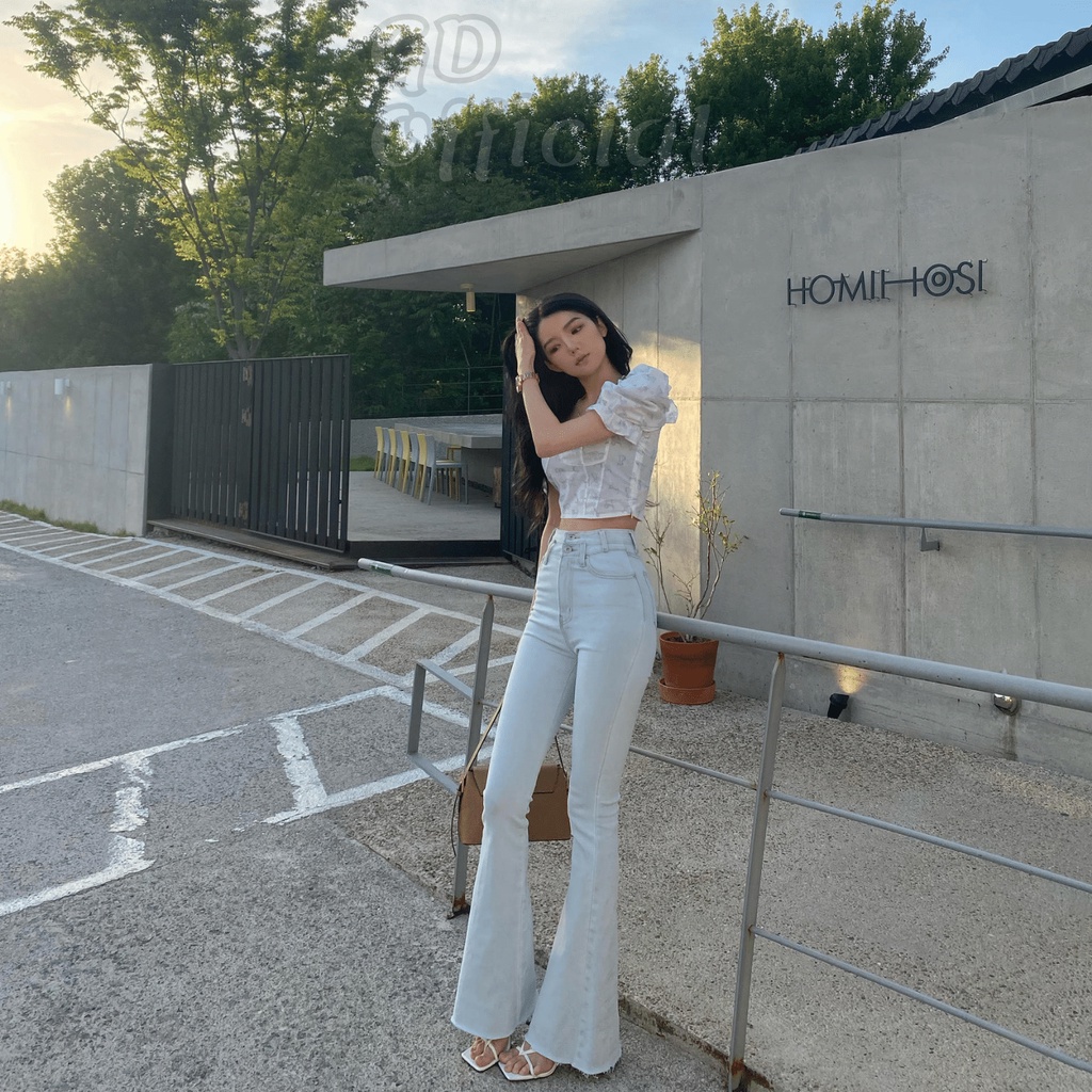 Q23|Quần jeans bò nữ cổ điển ôm body eo 2 nút cài ống loe màu trắng GD Official