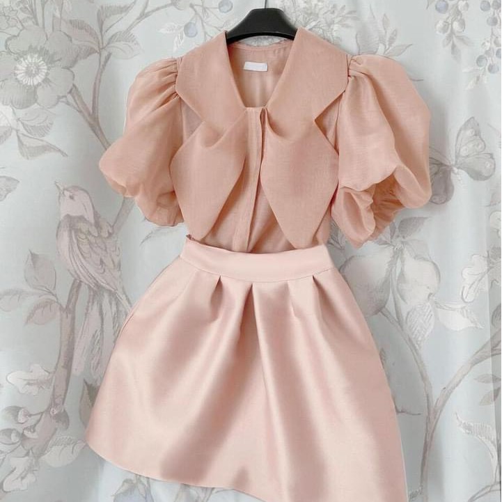 [ HÀNG THIẾT KẾ] SET ÁO CỔ NHỌN VÀ CHÂN VÁY XẾP LY - CHẤT LIỆU TƠ CAO CẤP - MÀU HỒNG [SIÊU PHẨM] | BigBuy360 - bigbuy360.vn