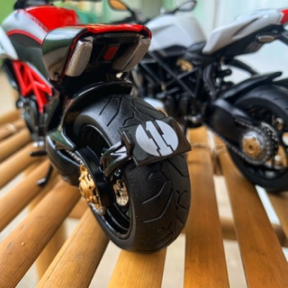 Mô hình xe 1:12 DUCATI Diavel