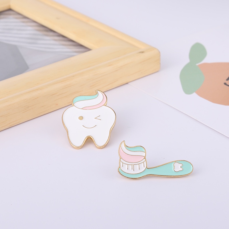 Ghim cài áo QIHE JEWELRY hình răng/ bàn chải đánh răng phong cách độc lạ dùng làm quà tặng cho bạn bè