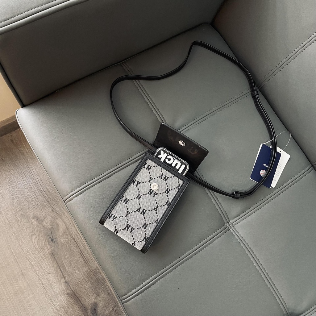Túi Mini NY Monogram Diamond Jacquard Cell Phone Cross Bag Yankees 3ACRH011N-50GRS | MÀU XÁM
