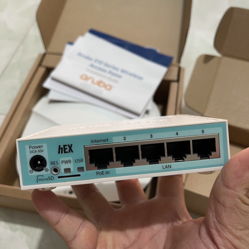 Combo bộ sản phầm Router Mikrotik 750Gr3 mới và Aruba 225 hàng qua sử dụng