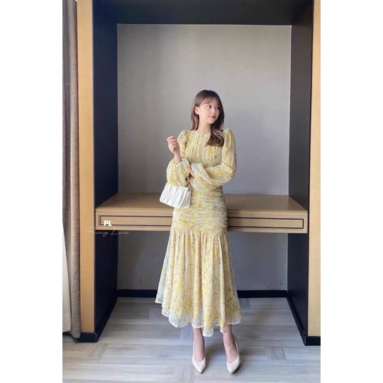 VÁY/ĐẦM TƠ HOA VÀNG CỔ TRÒN DÀI TAY DÁNG DÀI ĐUÔI CÁ ĐIỆU ĐÀ NỮ TÍNH | BigBuy360 - bigbuy360.vn