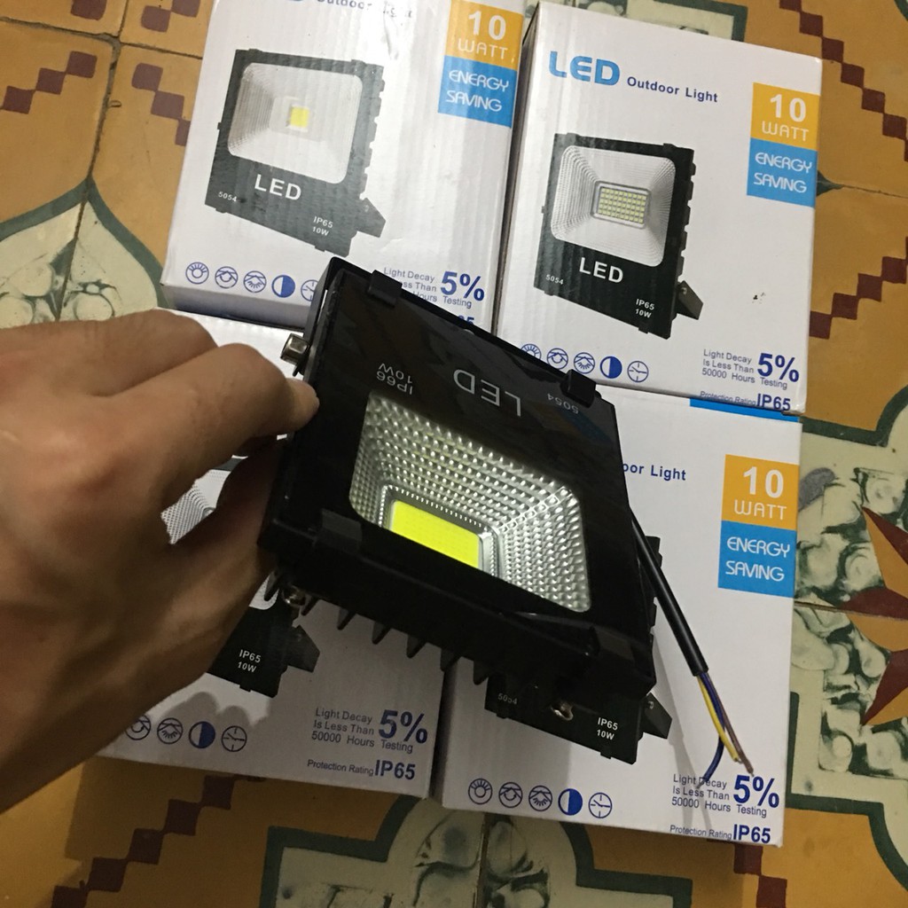 [HOT] Đèn pha led 10w chống nước chiếu sáng biển bảng, sân vườn, nhà cửa - Bảng điện cao cấp vinaka