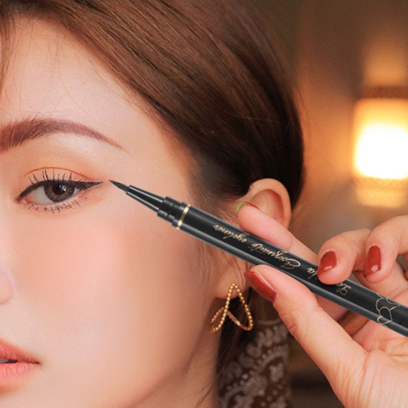 [Hàng mới về] Bút kẻ mắt dạng lỏng màu đen lâu trôi