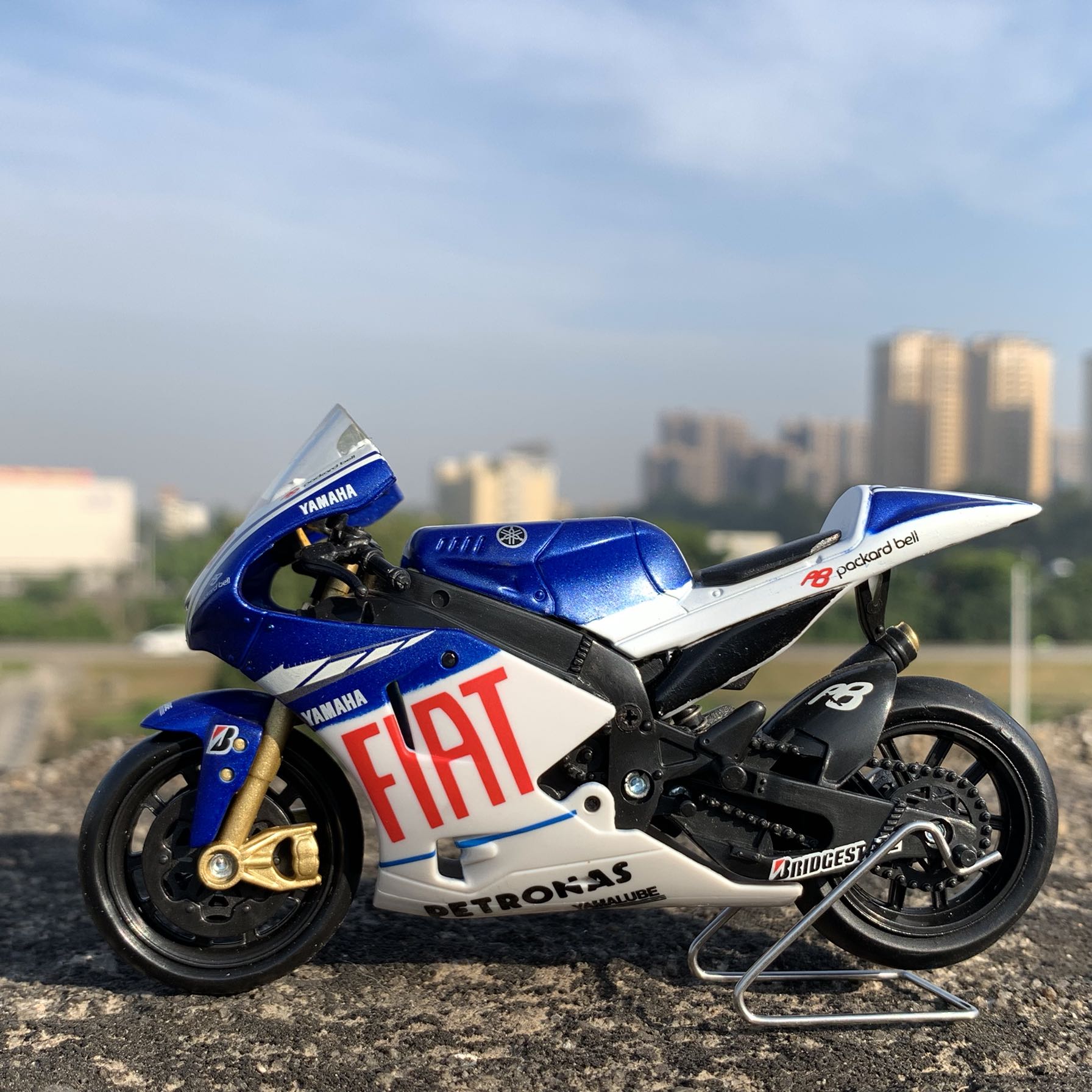 Mô Hình Xe Mô Tô Yamaha Moto Gp M1 99 Dài 11.5 cm Tỉ Lệ 1: 18