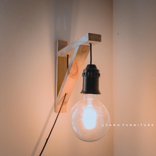 KỆ GỖ TAM GIÁC TREO BÓNG ĐÈN - VINTAGE DECOR (KHÔNG KÈM BÓNG ĐÈN)