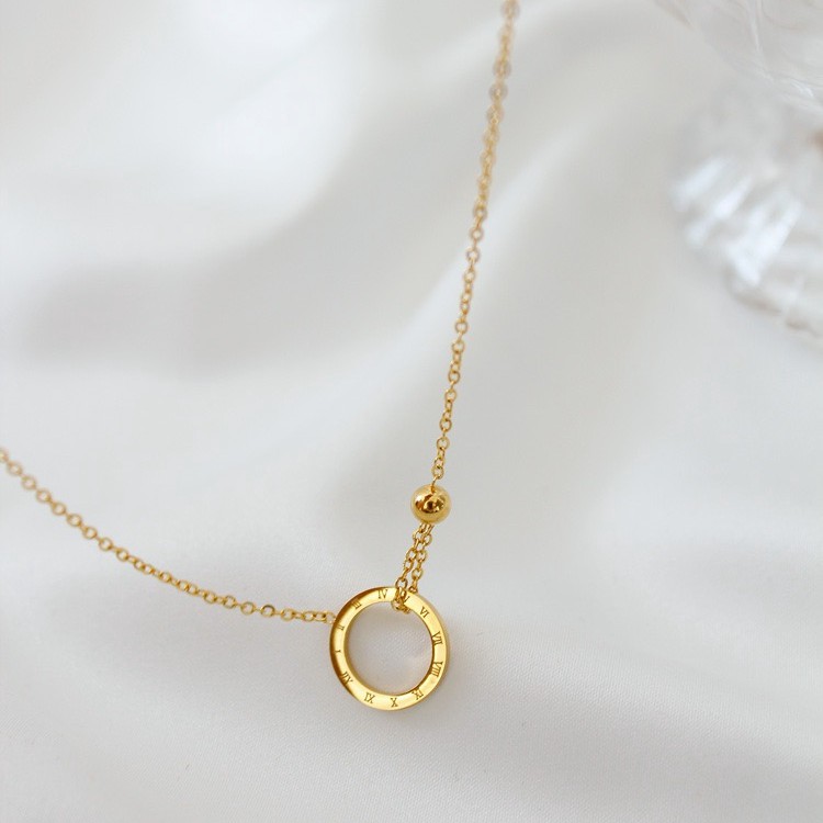 Dây chuyền thép titan mạ vàng 18K dáng ngắn thiết kế mặt hình tròn có số La Mã đơn giản phong cách Hàn Quốc tối giản