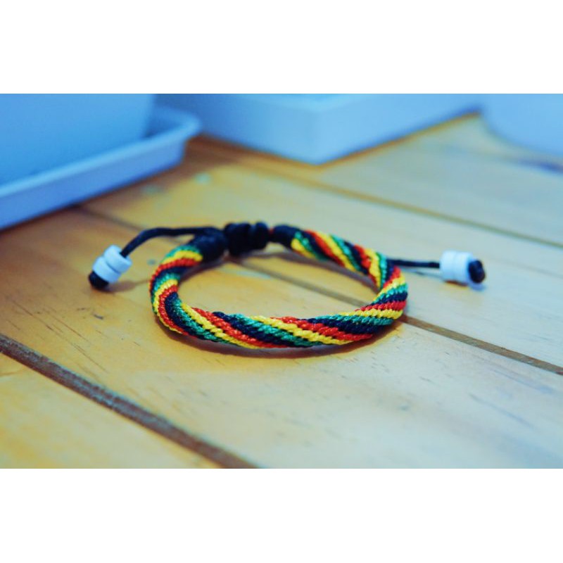 Vòng tay Rasta Kumihimo