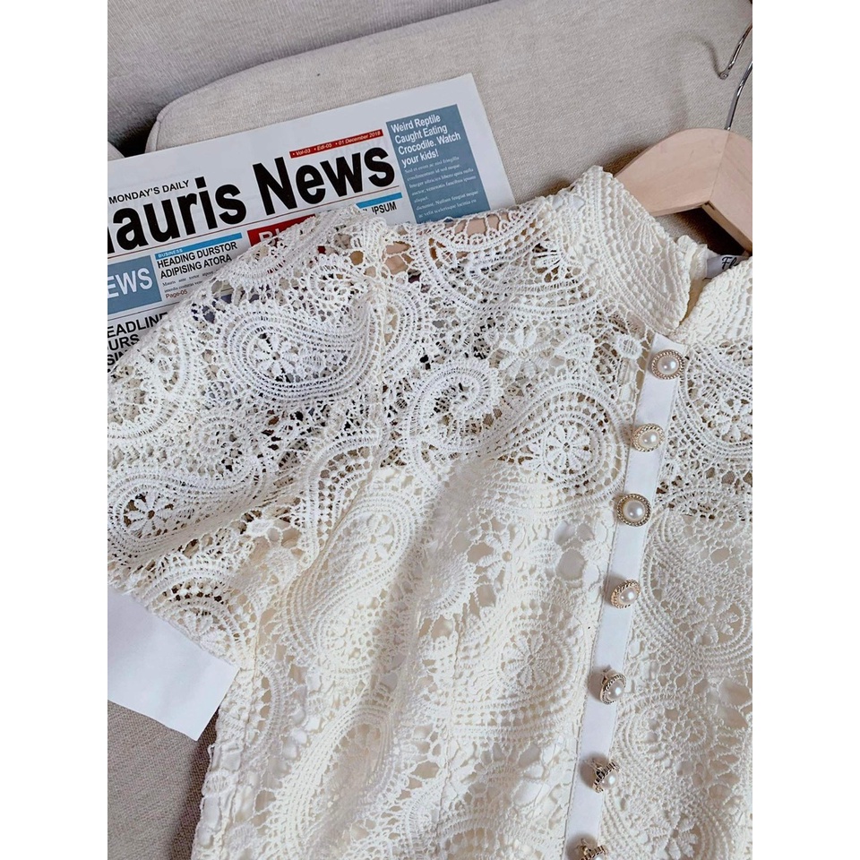 Váy Ren Họa Tiết Thiết Kế Hoa To Dáng Chữ A Đính Khuy Ngọc Trai Sang Chảnh Shop_Hương