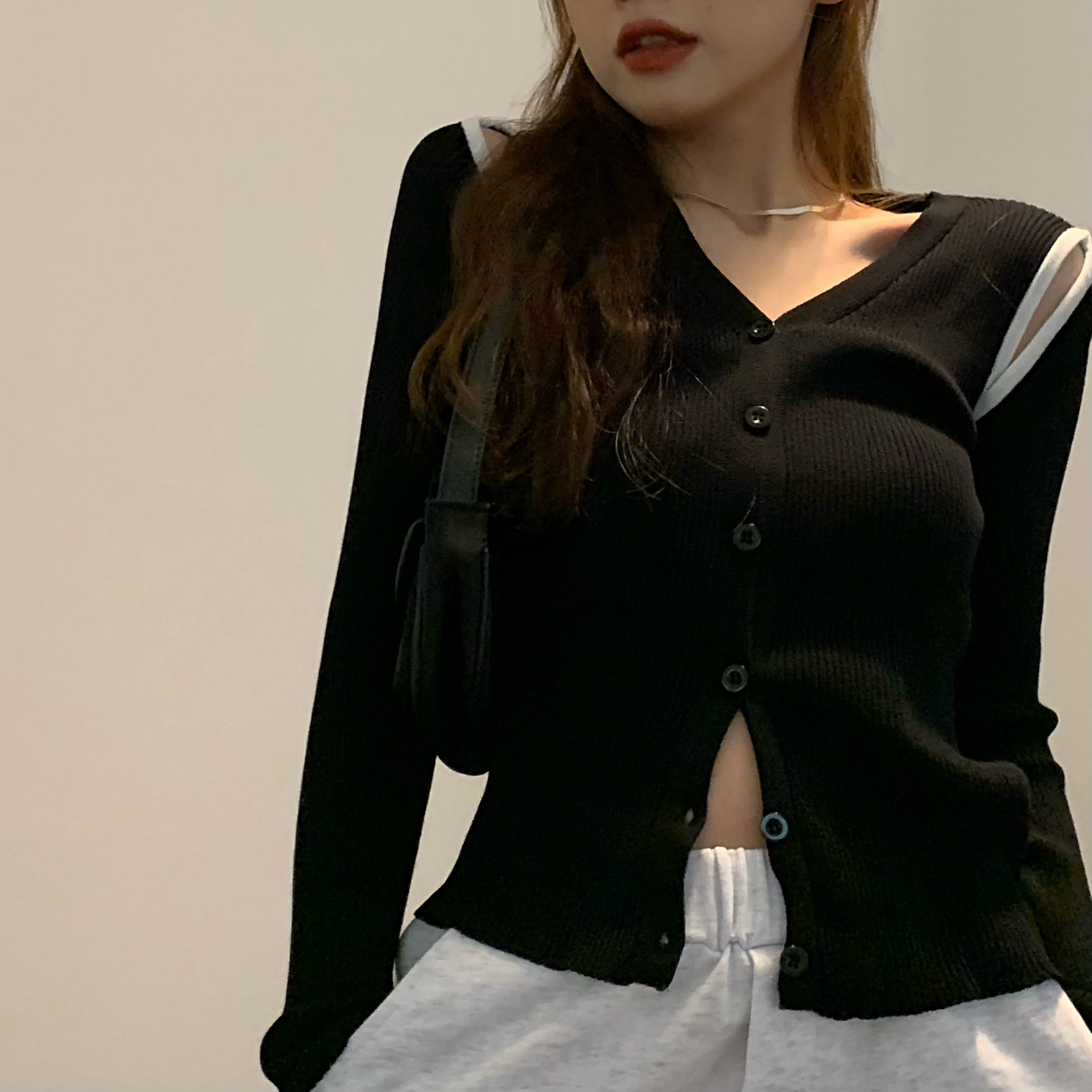 Áo cardigan dệt kim cổ V tay dài thiết kế khoét trễ vai thời trang xinh xắn cho nữ  | BigBuy360 - bigbuy360.vn