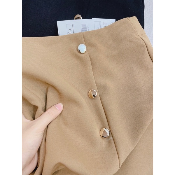 Chân váy 3 cúc lệch hàng công sở dày dặn vừa đủ để lên dáng,chất rất mịn đẹp