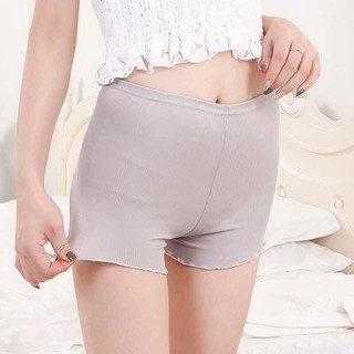 Combo 2 chiếc quần đùi mặc trong váy