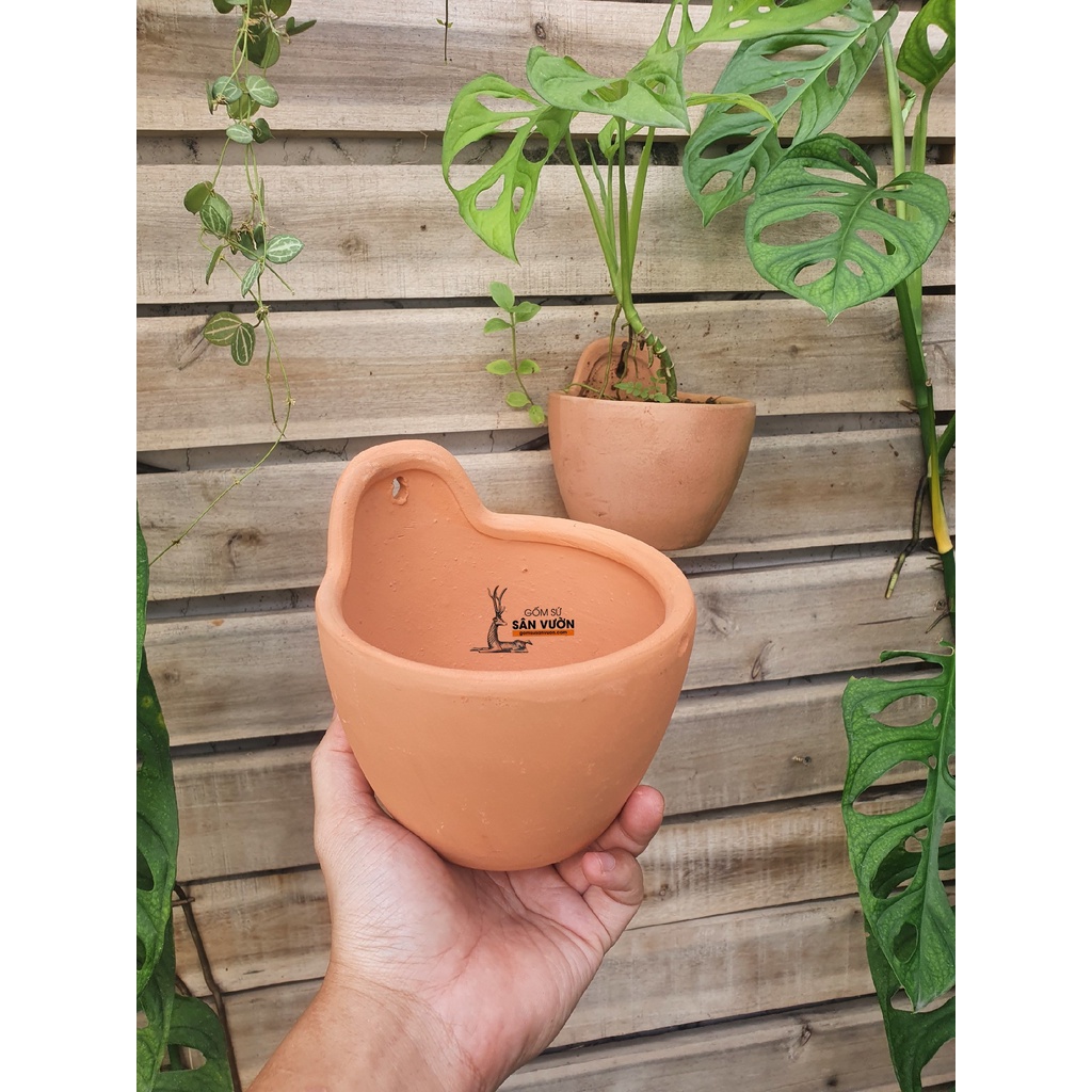 Chậu treo trồng cây gốm đất nung (terracotta)__ CHẬU TREO ÁP TƯỜNG TRỨNG___ - gốm sứ sân vườn Bình Dương chất lượng cao