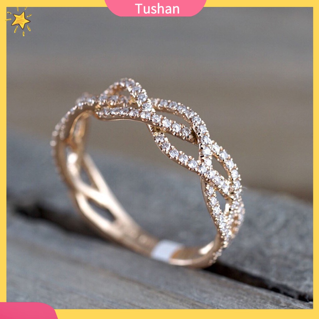 Nhẫn cưới đính đá tinh tế nhẹ nhàng