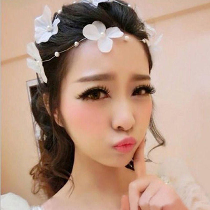 Cài tóc hoa đính hạt phong cách Hàn Quốc cho cô dâu