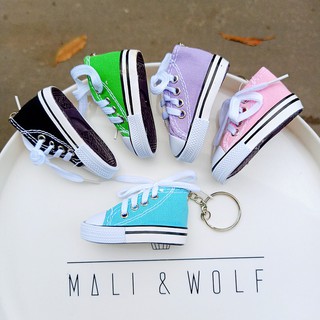 Móc khóa giày Converse