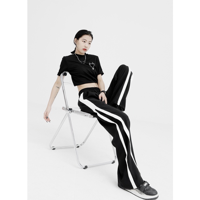 Quần Dài Thể Thao Ống Rộng Kẻ Sọc Màu Đen Phối Màu Thời Trang Hàn Quốc Cho Nữ