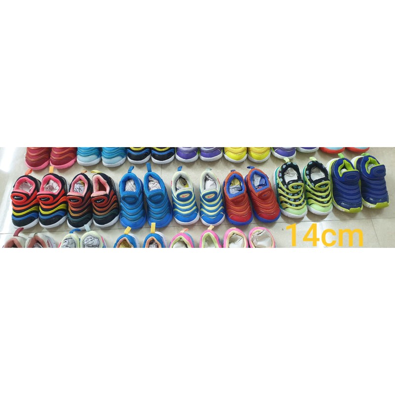 Giày sâu cho bé e, tìm cho ạ