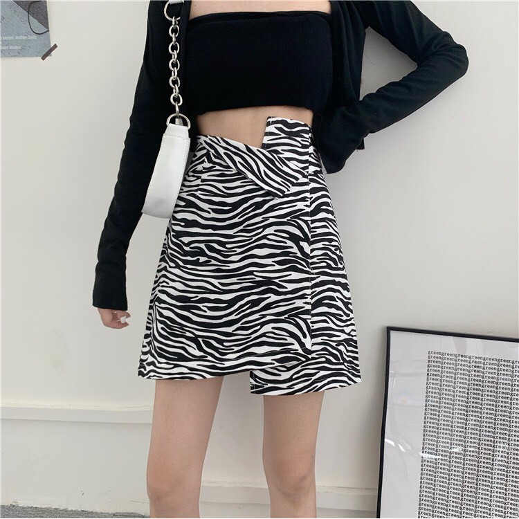 Chân váy chữ A lưng cao họa tiết ngựa vàng cá tính | BigBuy360 - bigbuy360.vn