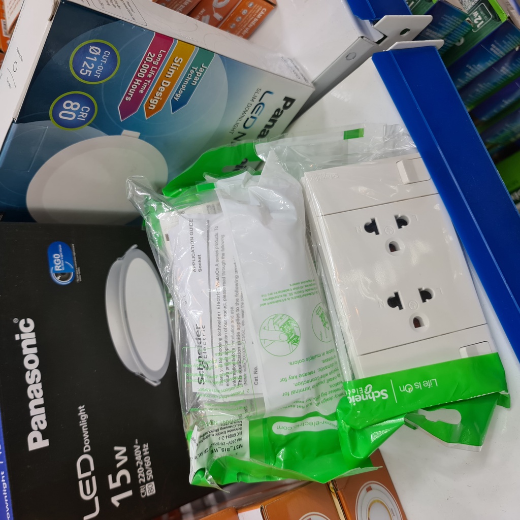 Bộ ổ cắm đôi 3 chấu 16A có Công Tắc Schneider AvatarOn A, M3T_SIS_WE cắm nhanh.
