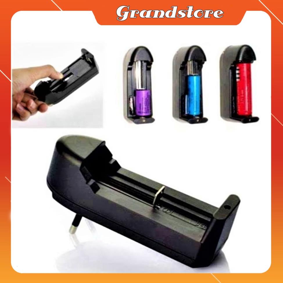 CỤC SẠC PIN LỚN TRÒN ĐA NĂNG CHUÔI CẮM CÓ ĐÈN BÁO SẠC DÙNG CHO CÁC LOẠI PIN 18650, 18670, 18500, 14500, 16340, 10440,...
