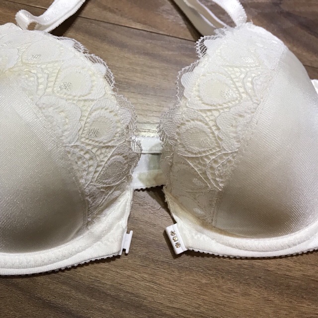 Áo lót cài trước mỏng belle ren 3 phân