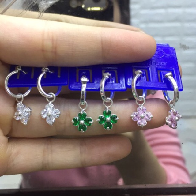 Khuyên tai bạc ta Nmj treo hoa đá nhân tạo