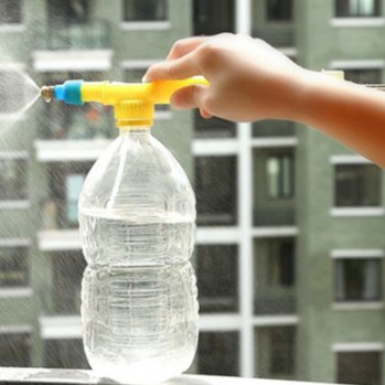 Đầu xịt tưới nước, phun thuốc gắn vô chai nước bảo vệ môi trường - HG1 LV104