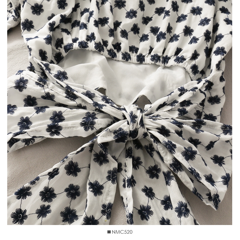 Áo kiểu IELGY tay phồng cổ chữ V in hình hoa cúc dễ thương