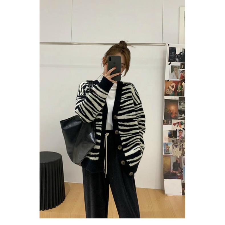 Áo len cardigan nữ, áo len form rộng nữ hàn quốc chất len mềm mịn phong cách trẻ trung mẫu mới thu đông 2021 | BigBuy360 - bigbuy360.vn