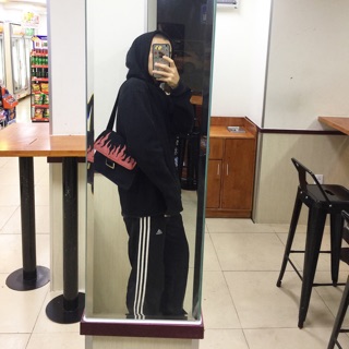 Túi vải đen vẽ lửa