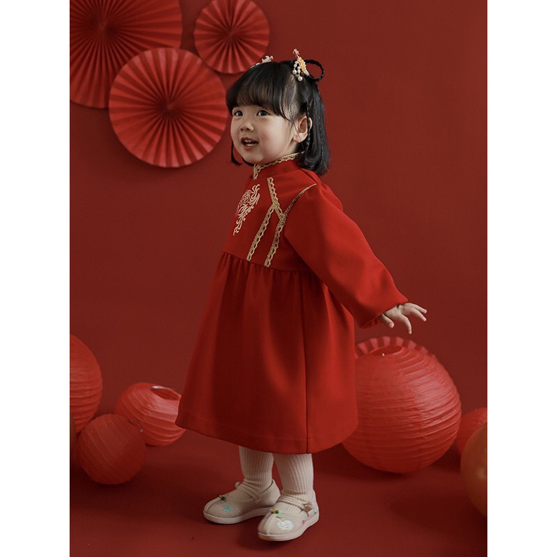 VÁY ĐỎ CỔ TÀU SẮC XUÂN CHO BG