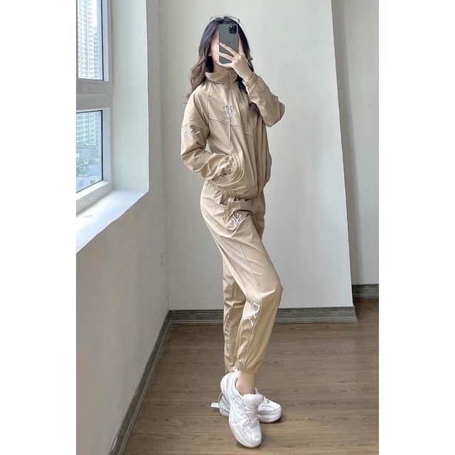 (HÀNG XUẤT XỊN) Set bộ gió nữ NÂU BE 2 lớp ÁO LÓT LƯỚI N//Y, LƯNG SAU IN, NGỰC THÊU VIỀN. LOGO,KHOÁ TÚI QUẦN.
