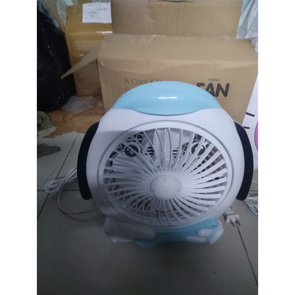 QUẠT bàn kiểu  dáng  hoạt hình cute  xài điện 20w   220V
